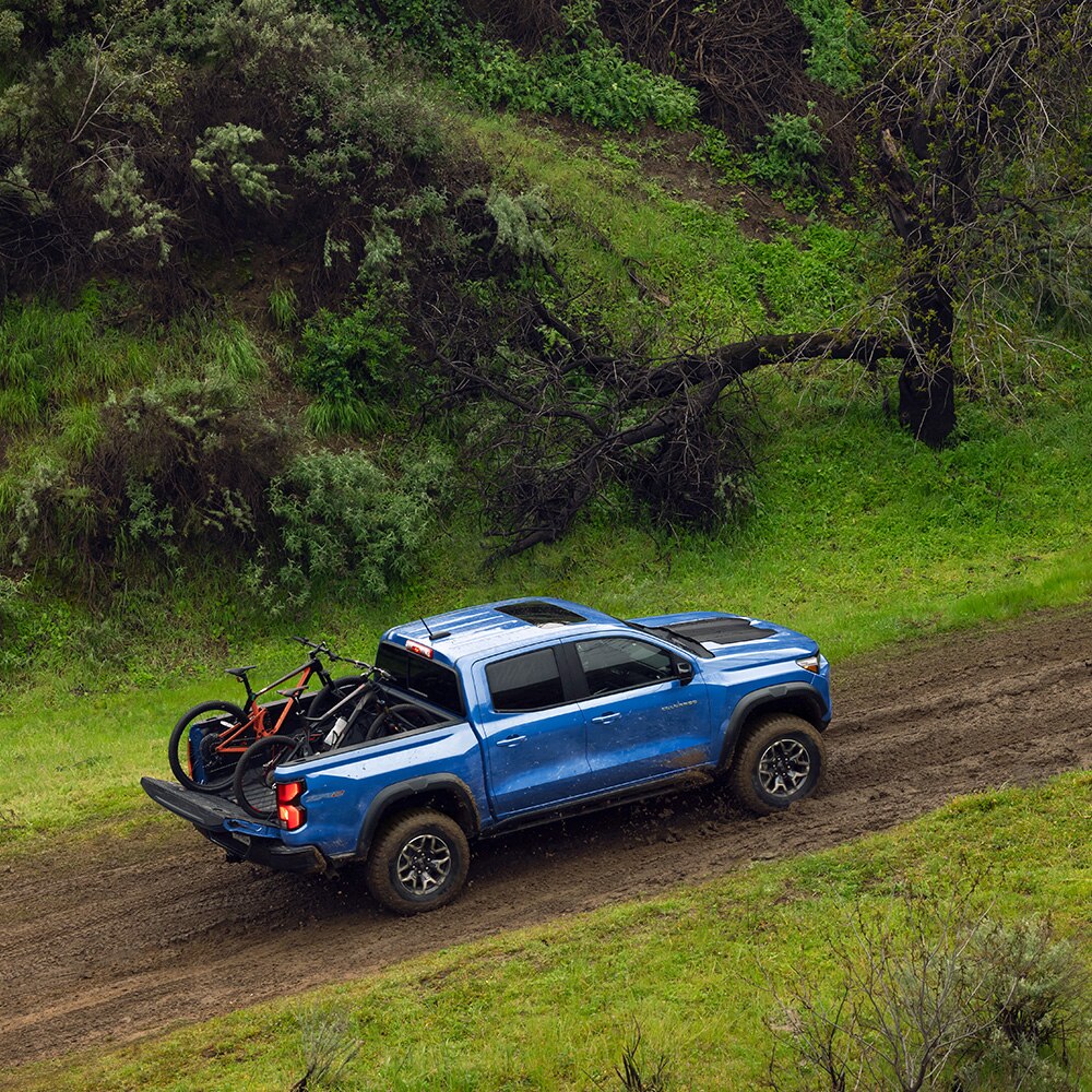 Chevrolet Colorado ZR2 2025, camioneta todoterreno con caja de carga con protegida con Spray on Bedliner y puerta con seguro