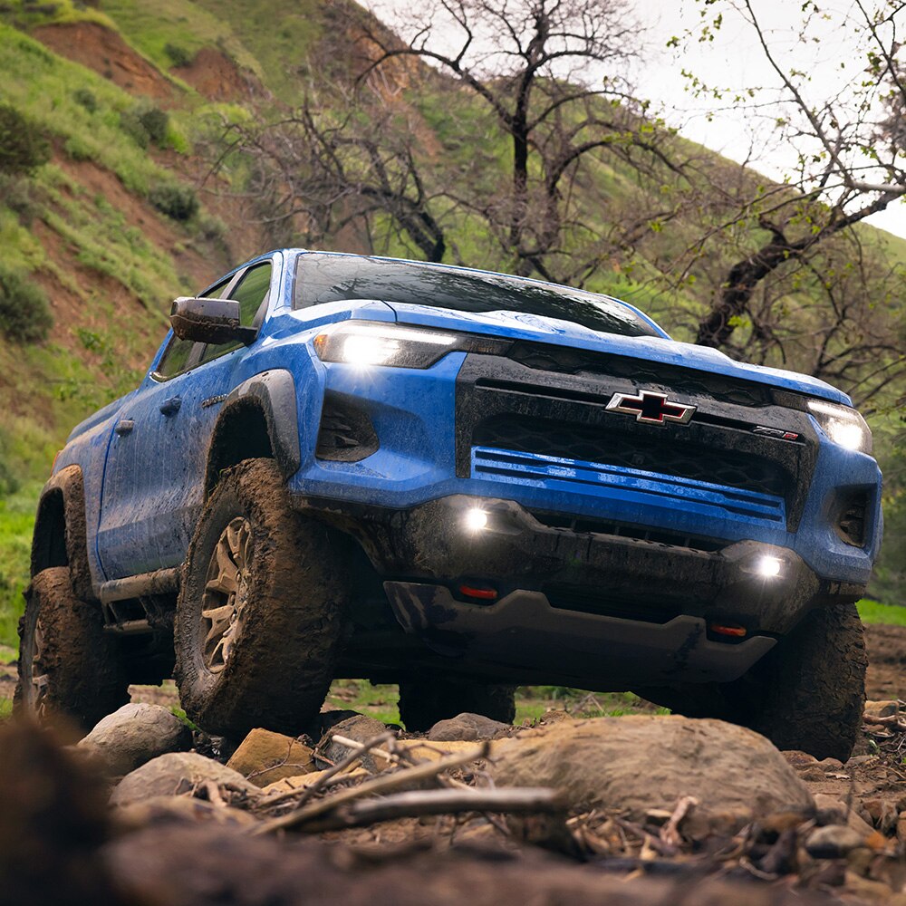 La nueva Chevrolet Colorado ZR2 2025 4x4, cuenta con un chasis más alto y más ancho calibrado especialmente para Off-Road