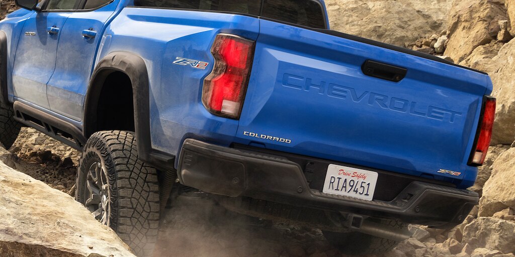 Chevrolet Colorado ZR2 2025 cuenta con asistente de puerta trasera en área de carga