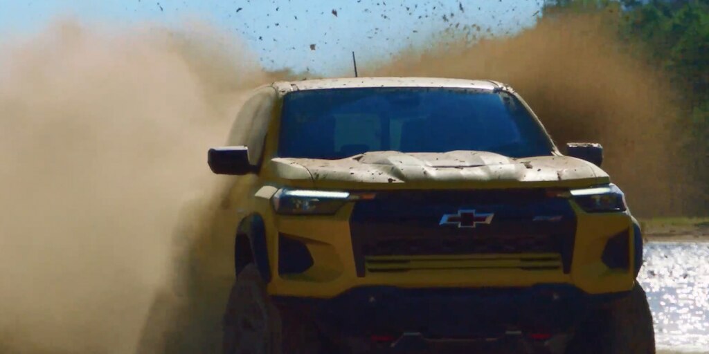 Chevrolet Colorado ZR2 2025, camioneta todoterreno 4x4 con modo de manejo baja para optimizar la generación de potencia