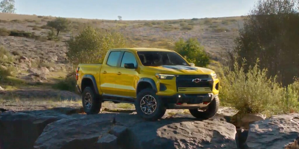 Chevrolet Colorado ZR2 2025, camioneta 4x4 modo de manejo terreno para tracción en colinas pronunciadas